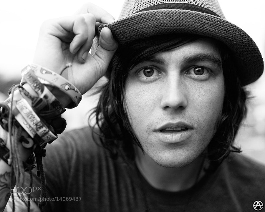 Does Kellin Quinn Have A Twitter